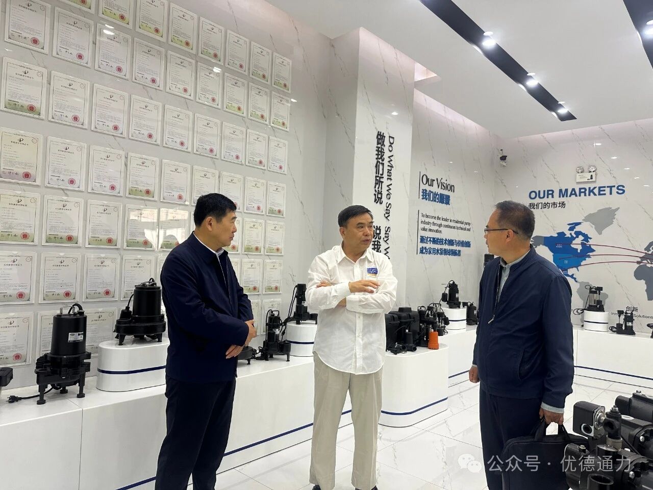 包头稀土高新区党工委委员张强一行莅临我司考察